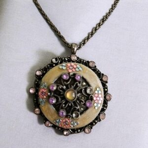 Vintage Style Boho Statement Necklace – Floral Rhinestone Medallion Pendant